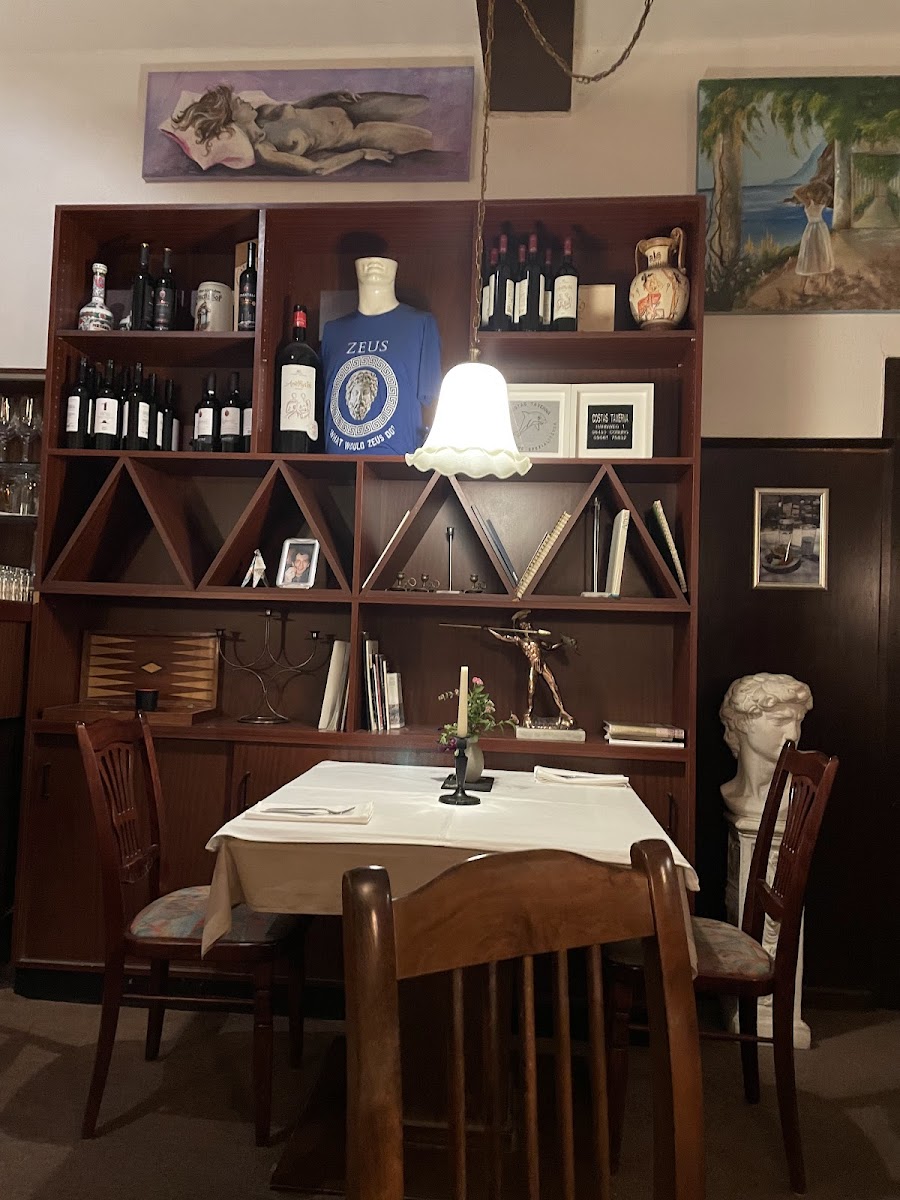 Costa's Taverna