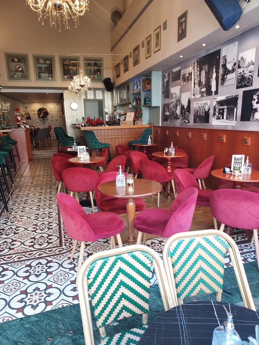 Cosy Cafe
