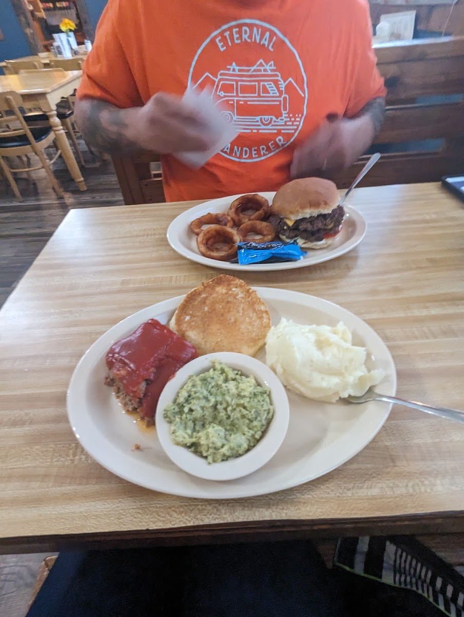 Cowboy's Country Cookin'-6
