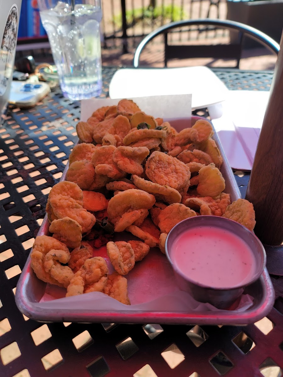 Creatwood Tavern & Rooftop-5