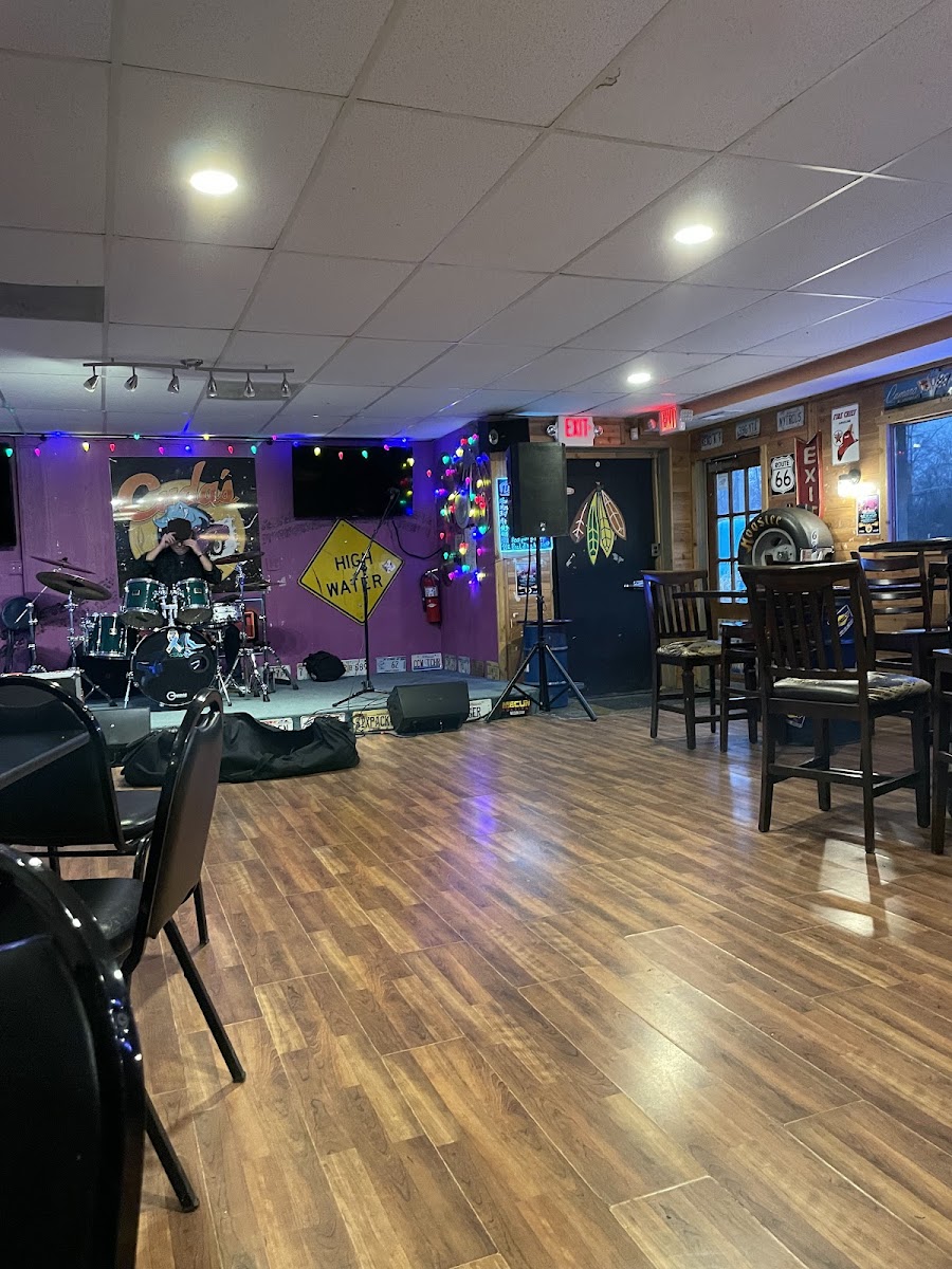 Cuda's Restaurant, Bar And Pizza