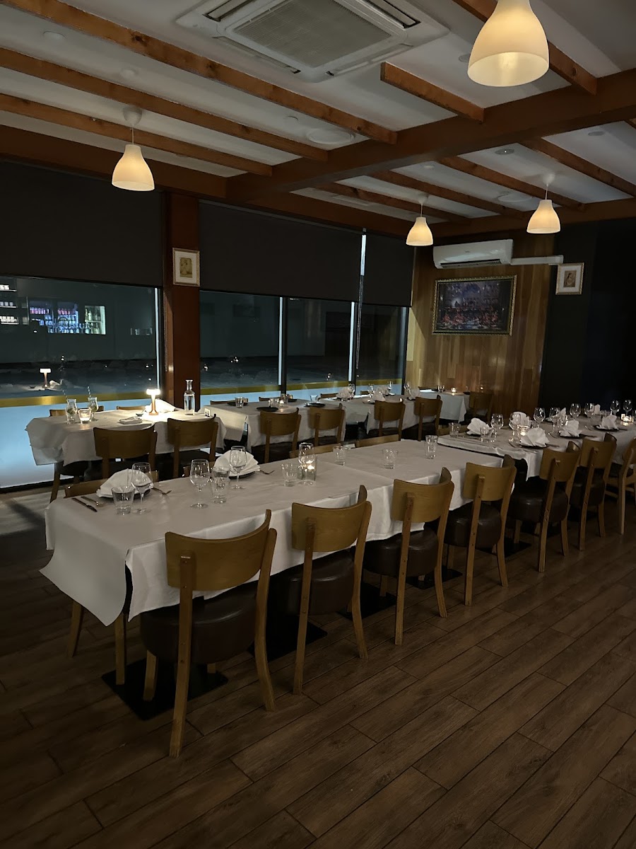 Curry Queen - Premium Indian Tandoori Restaurant In Hampton-3
