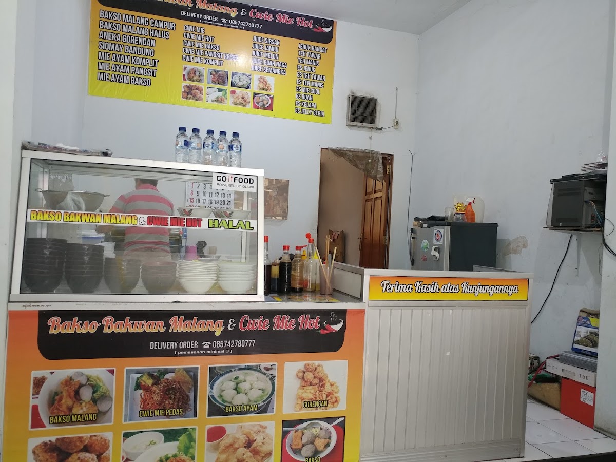 Cwie Mie Hot Dan Bakso Malang Brigjen (Bakso Ibu Ninie)