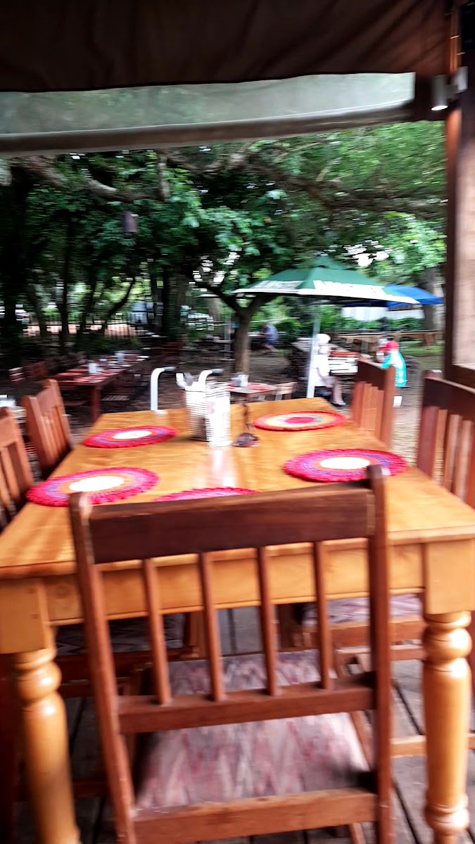 Da Loose Mongoose Pub & Grill And Guest House-2