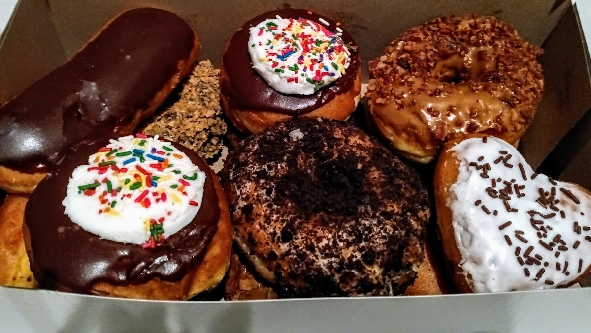 Dandee Donut Factory-3