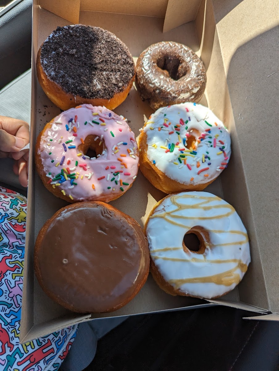 Dandee Donut Factory-5
