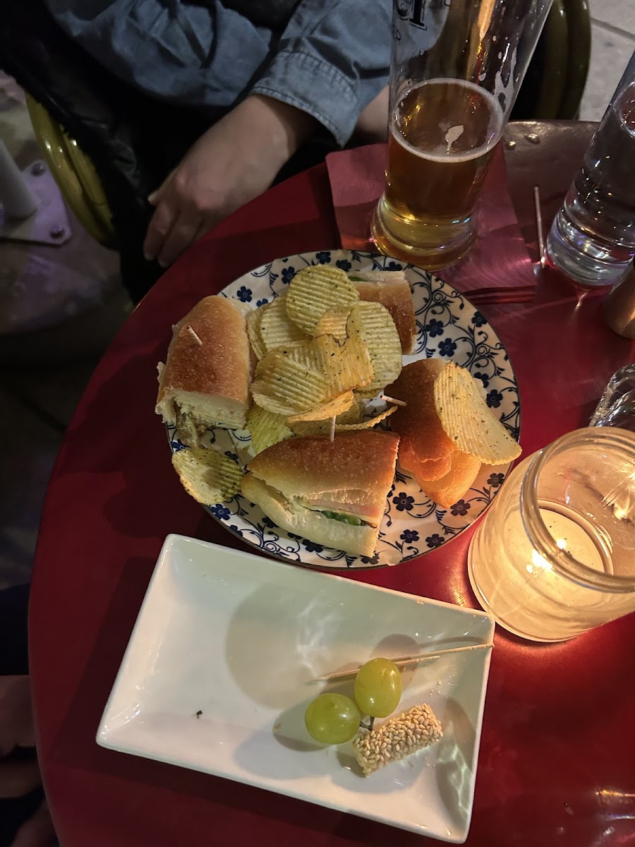 De Facto Café-3