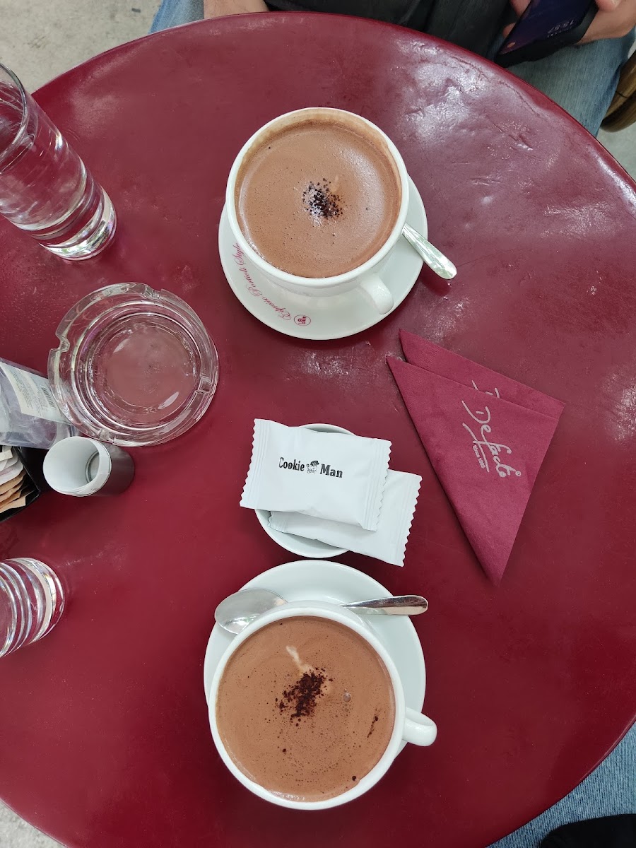 De Facto Café-7