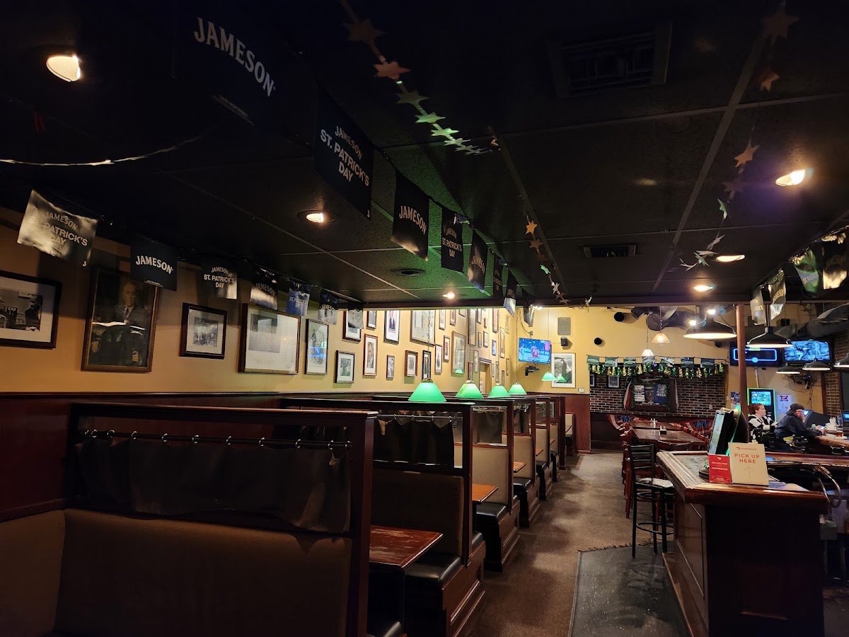 Dead Presidents Pub & Restaurant-3