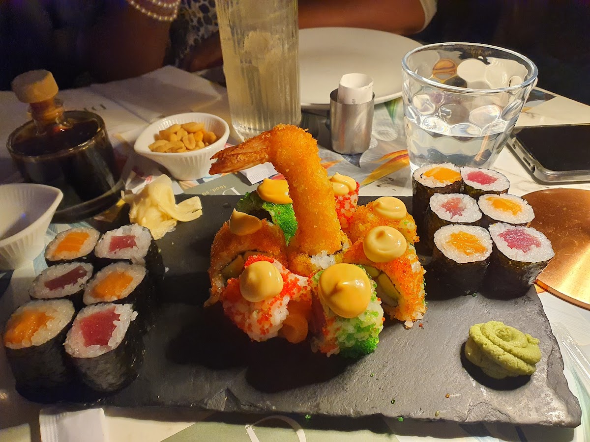 Deck Food, Sushi & Spirits-5