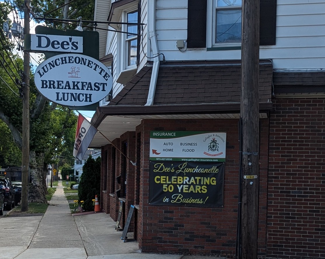 Dee's Luncheonette-3
