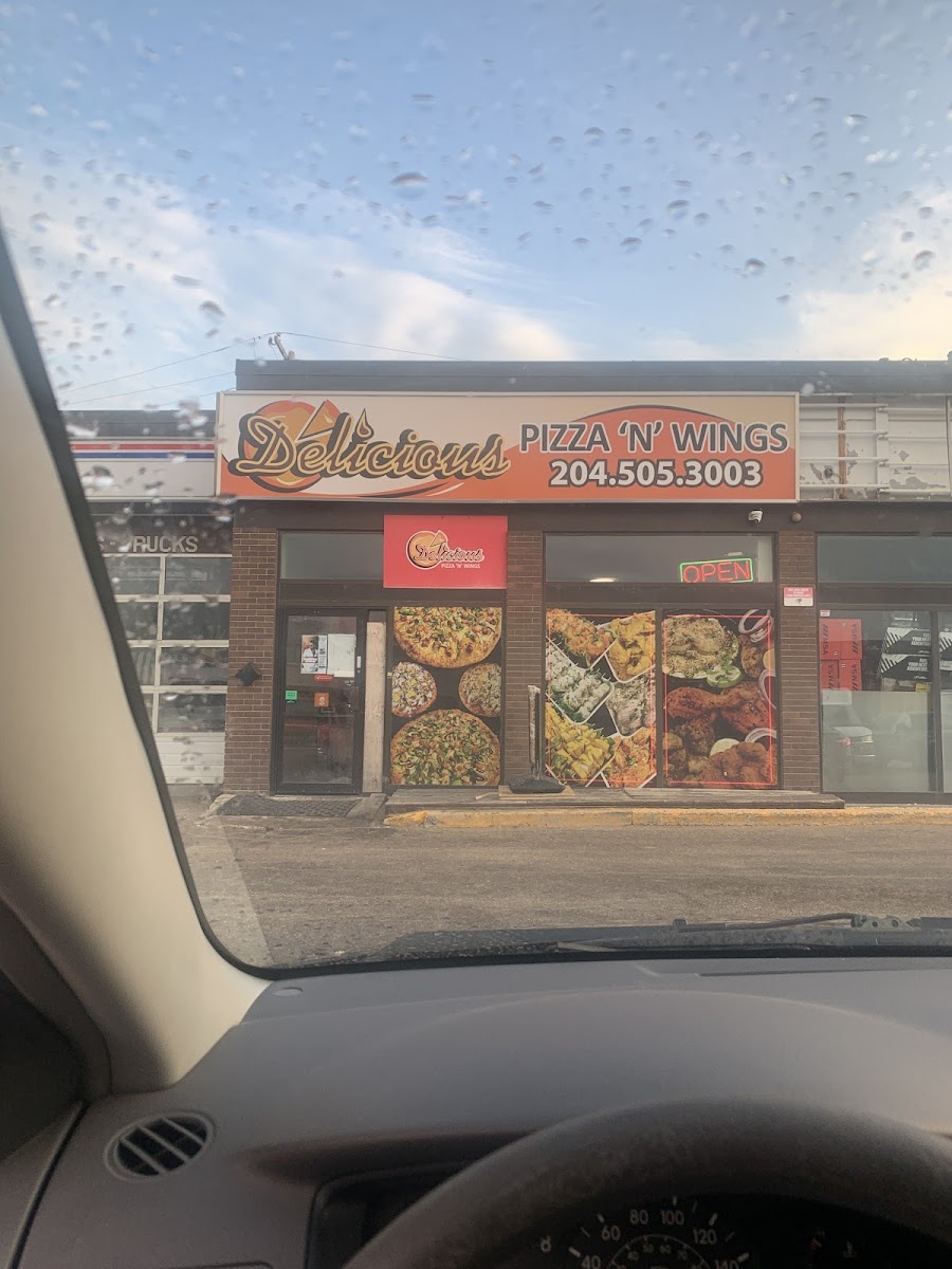 Delicious Pizza N Wings