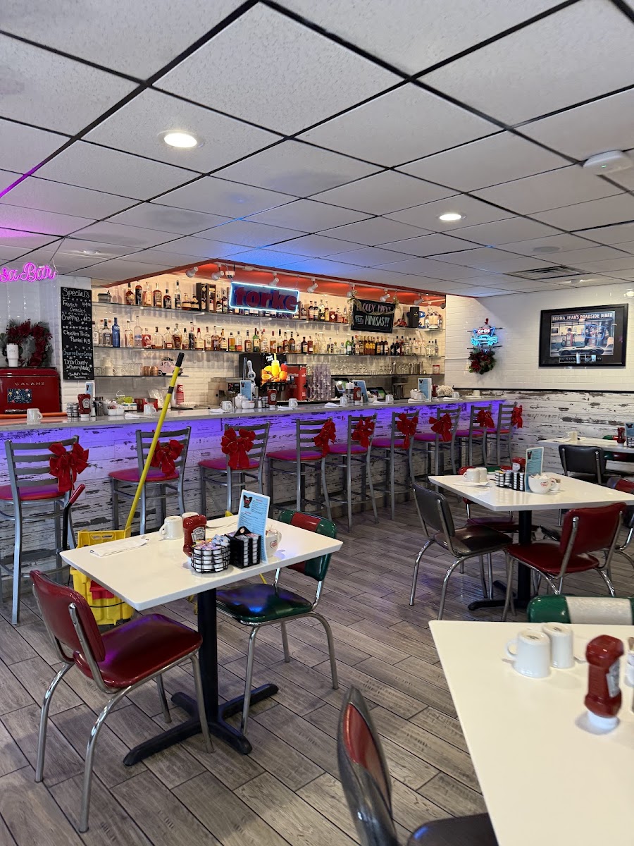 Dina's Diner-3