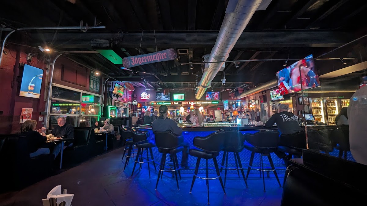 Dina's Pizza & Pub