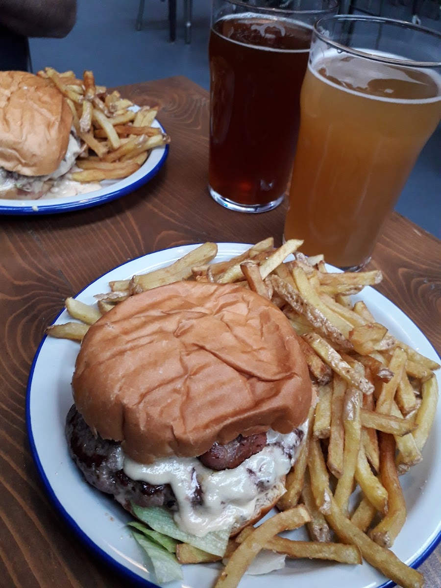 Distrikt Beer & Burger-7