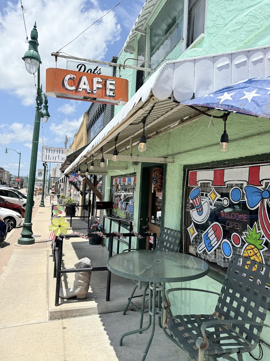 Dot's Cafe