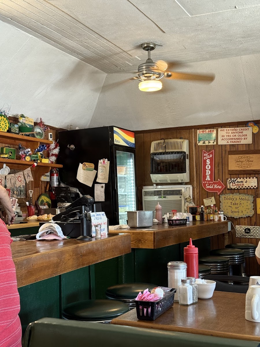 Dot's Cafe-3