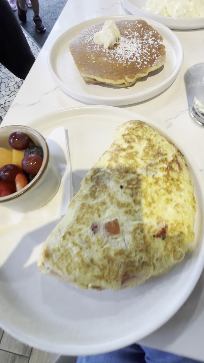 Double Egg Cafe-2