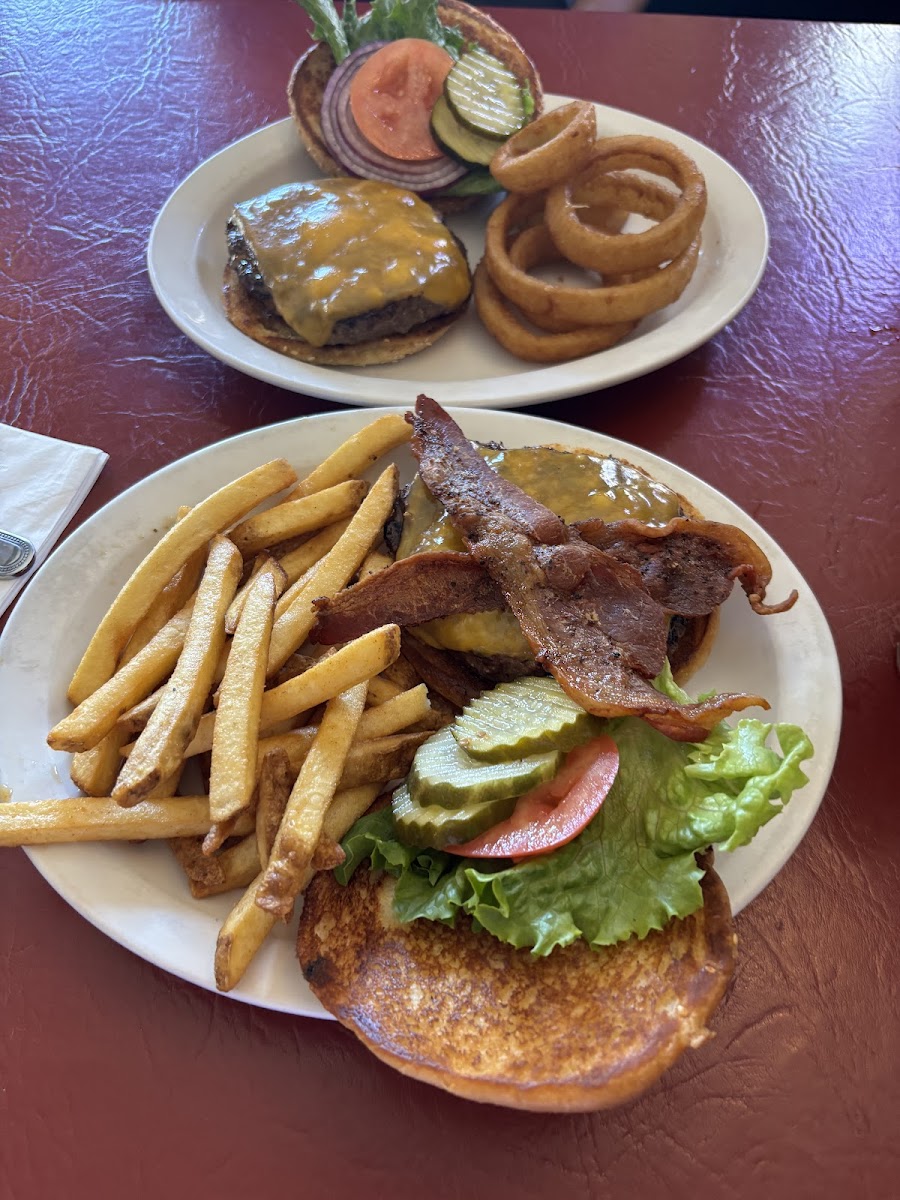 Duffy's Tavern & Family Restaurant-5