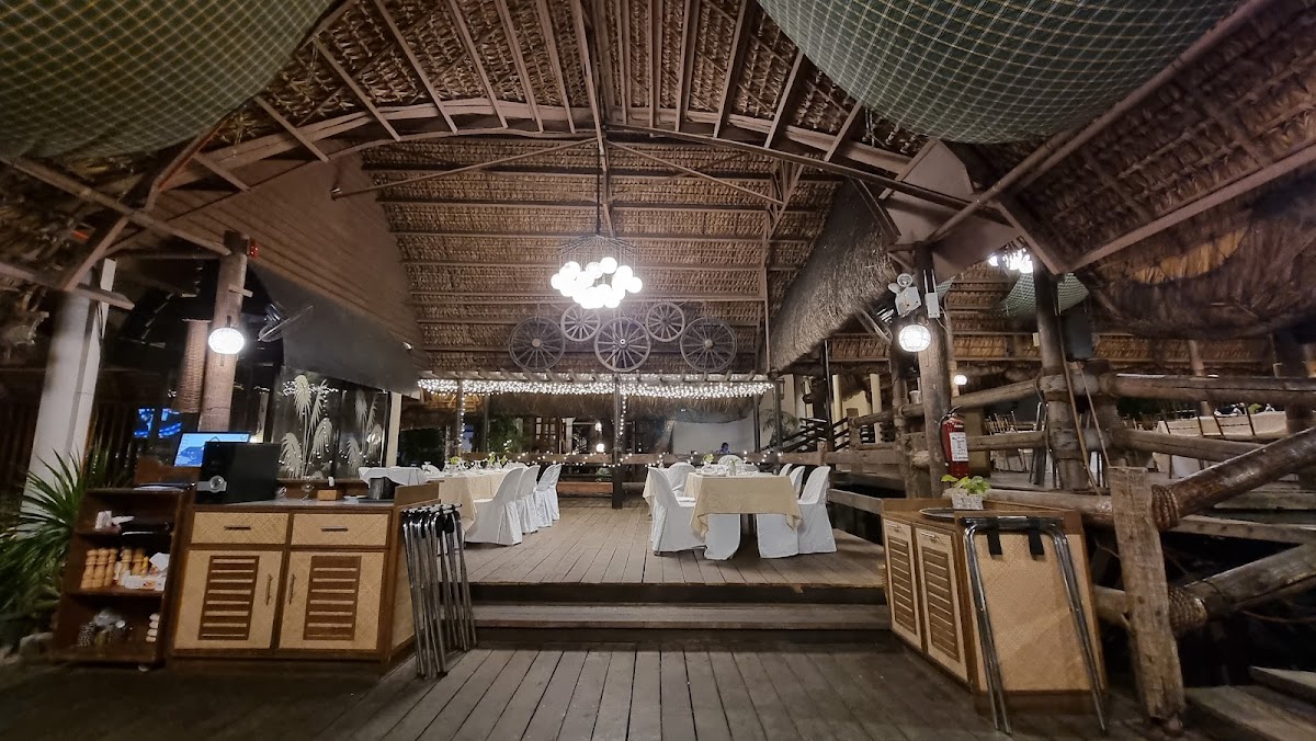 Eagles' Nest Bar And Restaurant