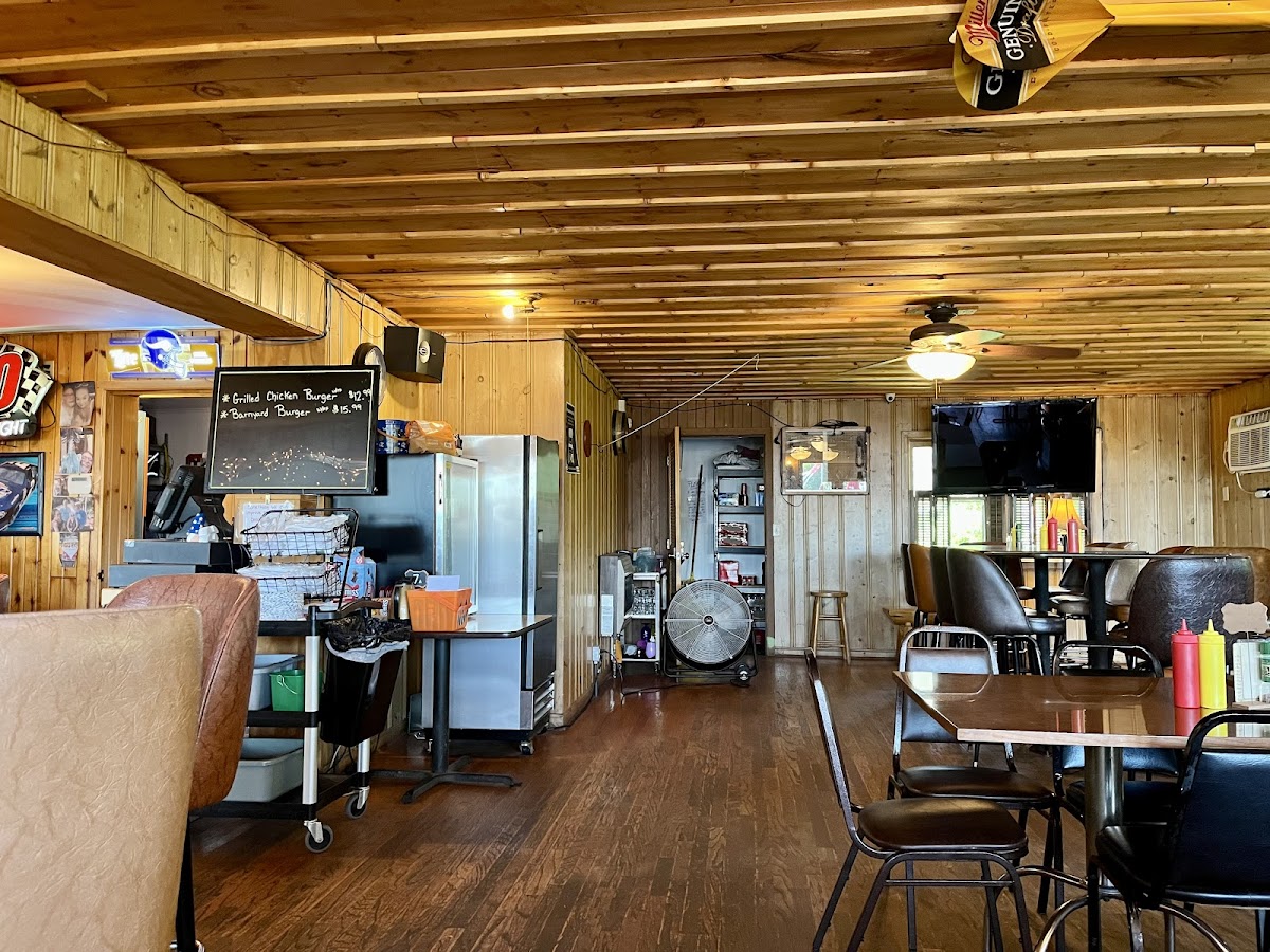 Earthwood Inn, Restaurant, & Bar-4