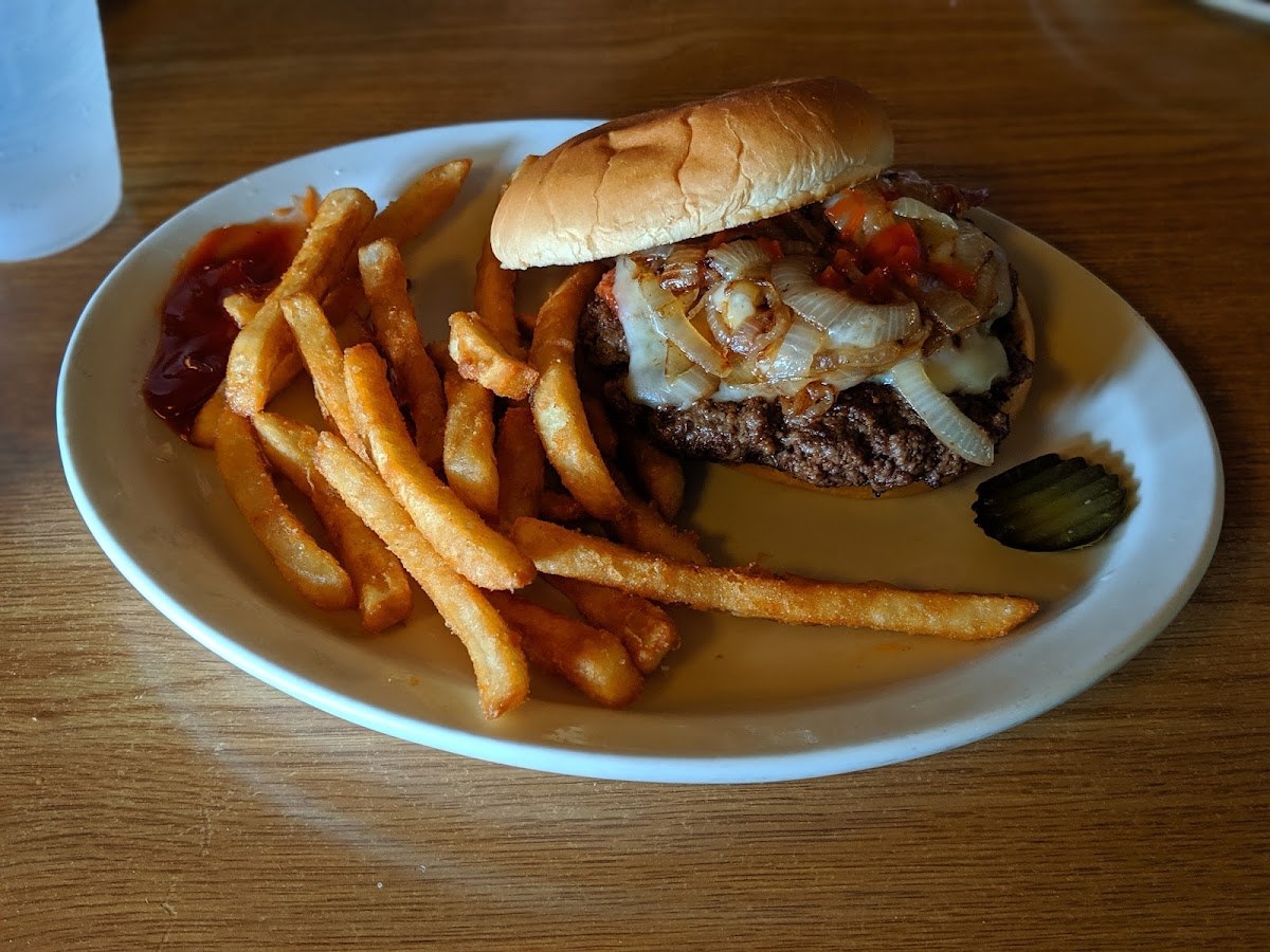 Earthwood Inn, Restaurant, & Bar-6