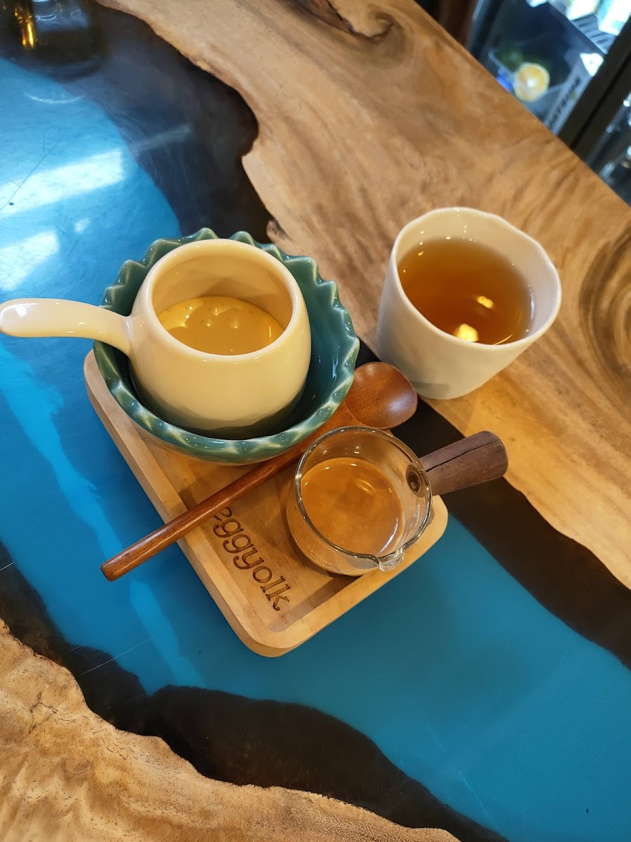 Eggyolk Coffee-8