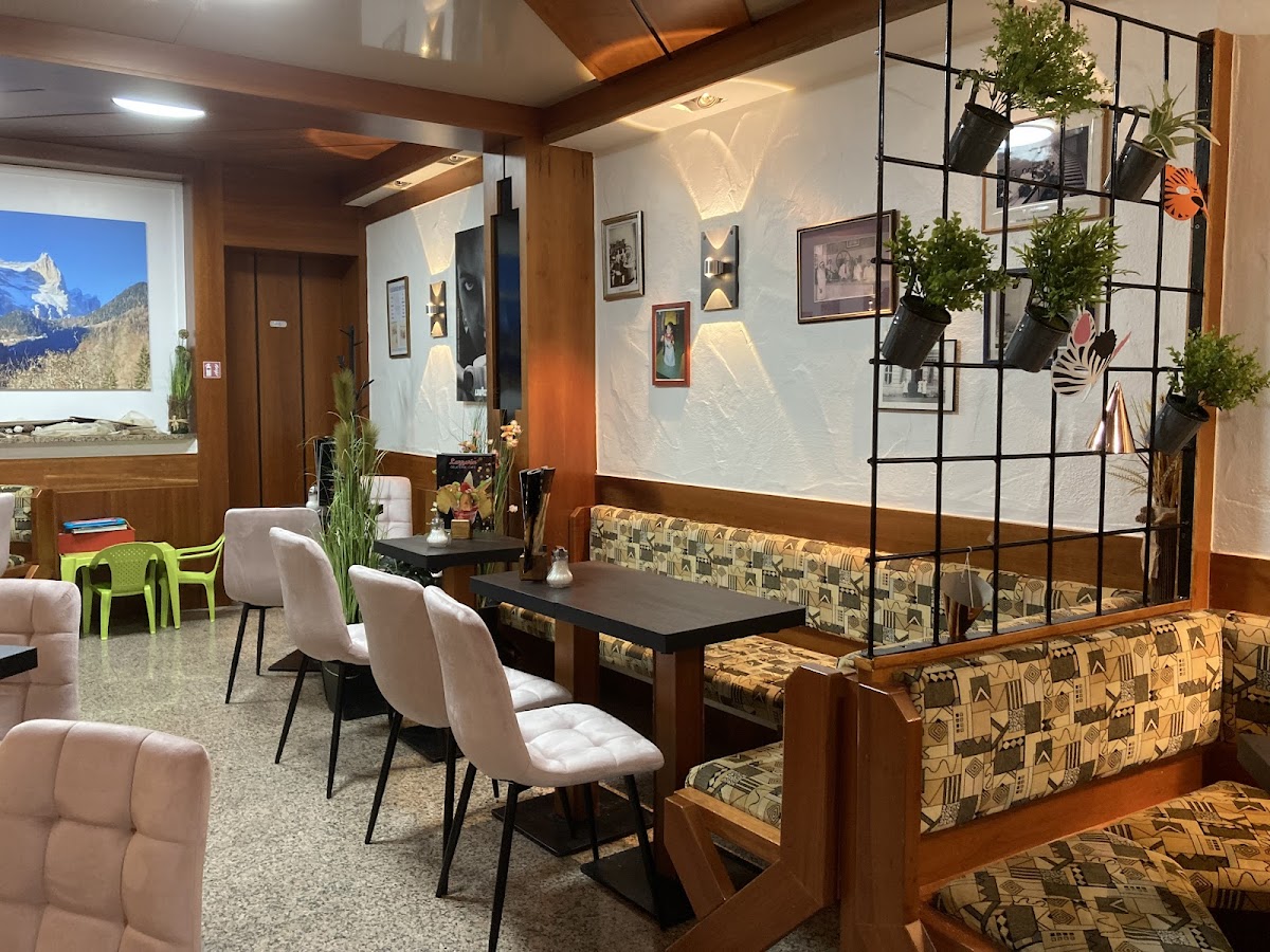 Eis Manufaktur Cafe Lazzarin