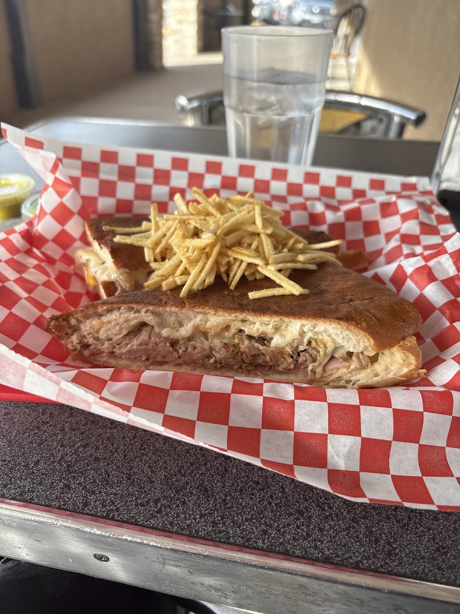 El Bohio Cuban Cuisine-3