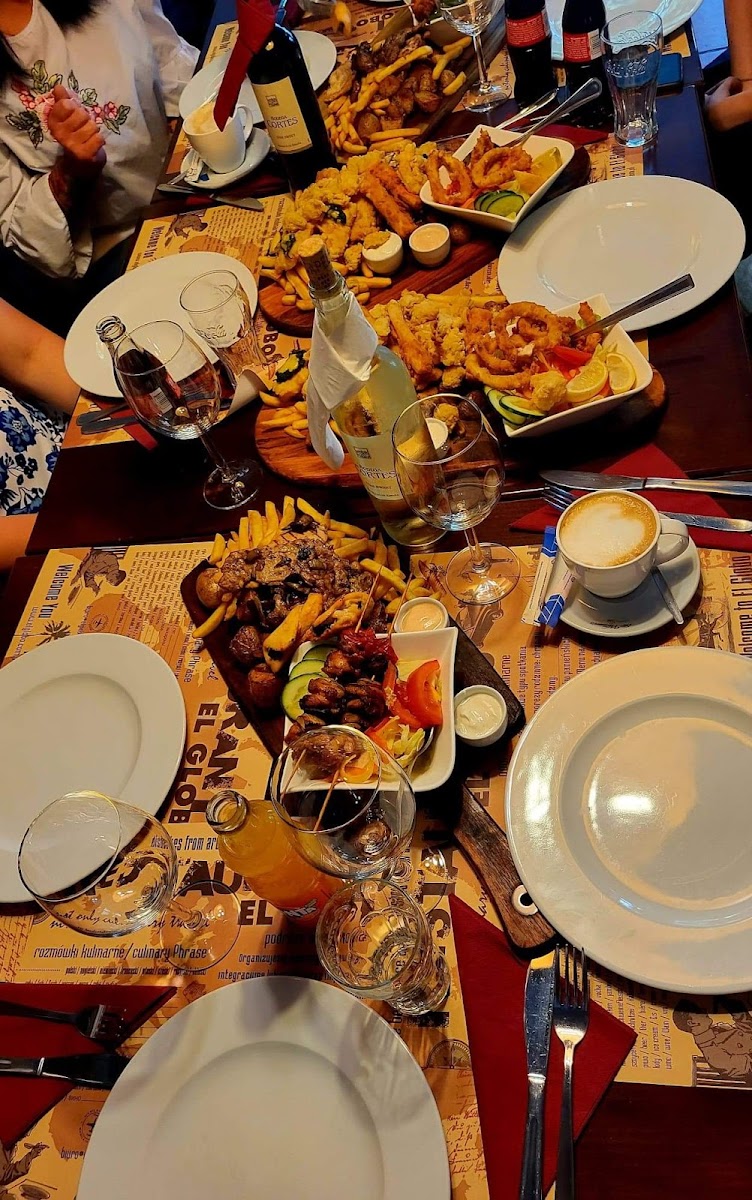 El Globo Pub & Restaurant-10