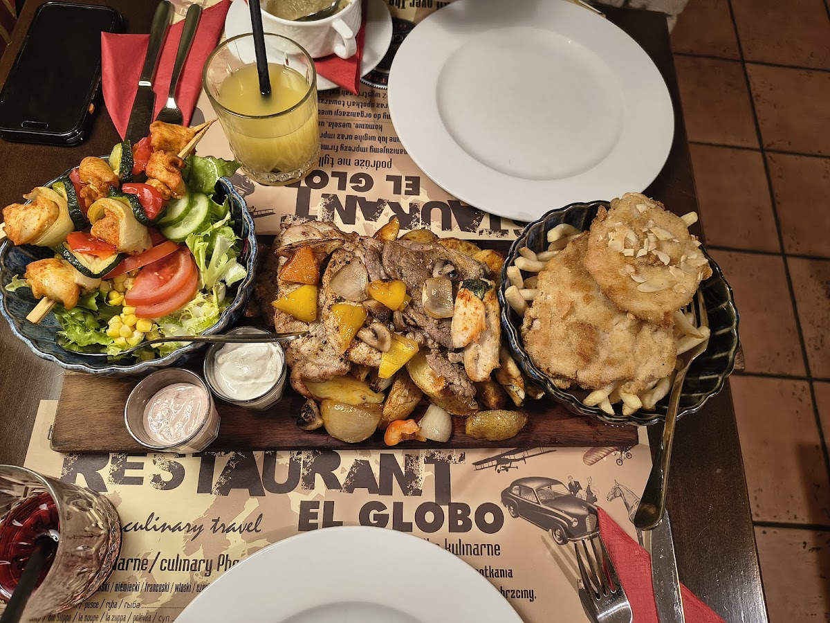 El Globo Pub & Restaurant-4