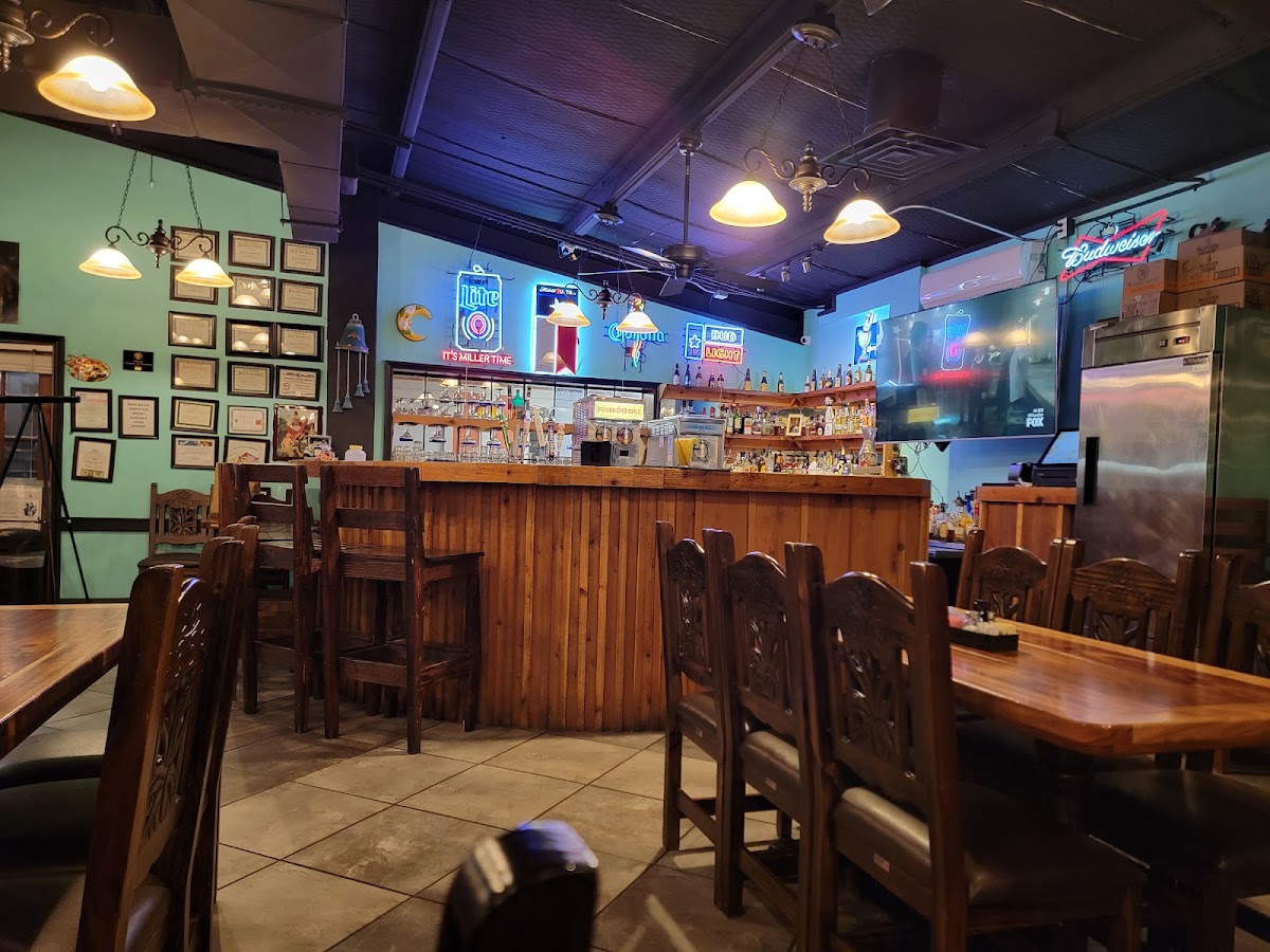 El San Luis Bar & Grill