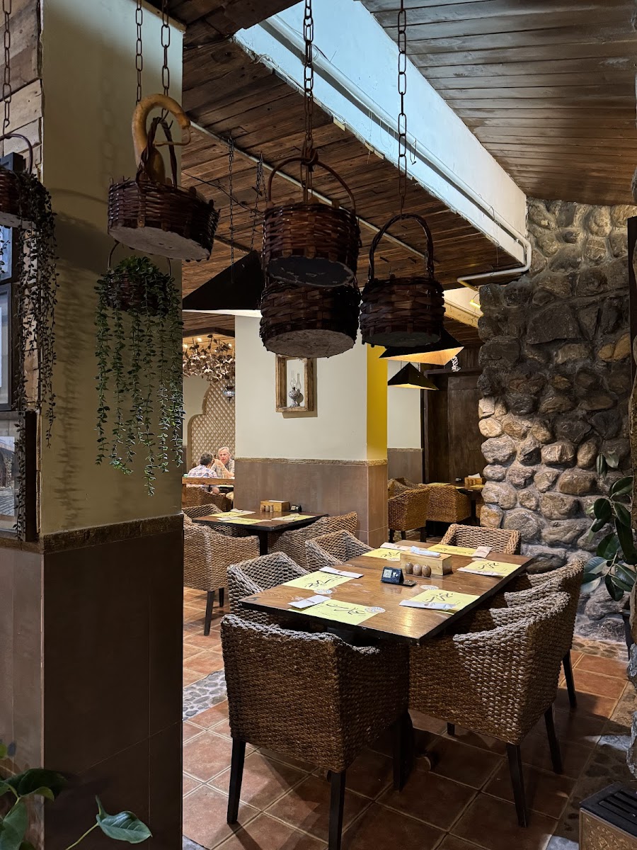 Emarat Restaurant
