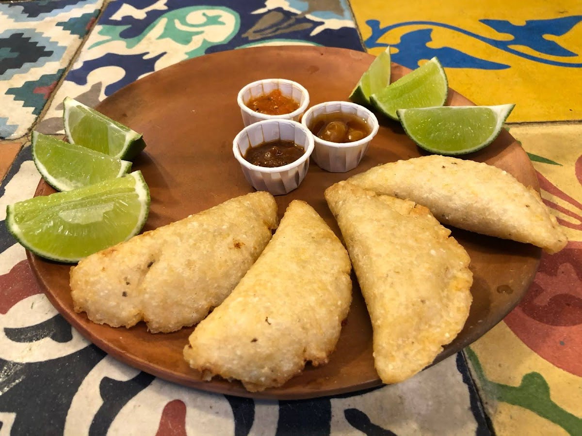 Empanadas Y Ají Don Camilo-10