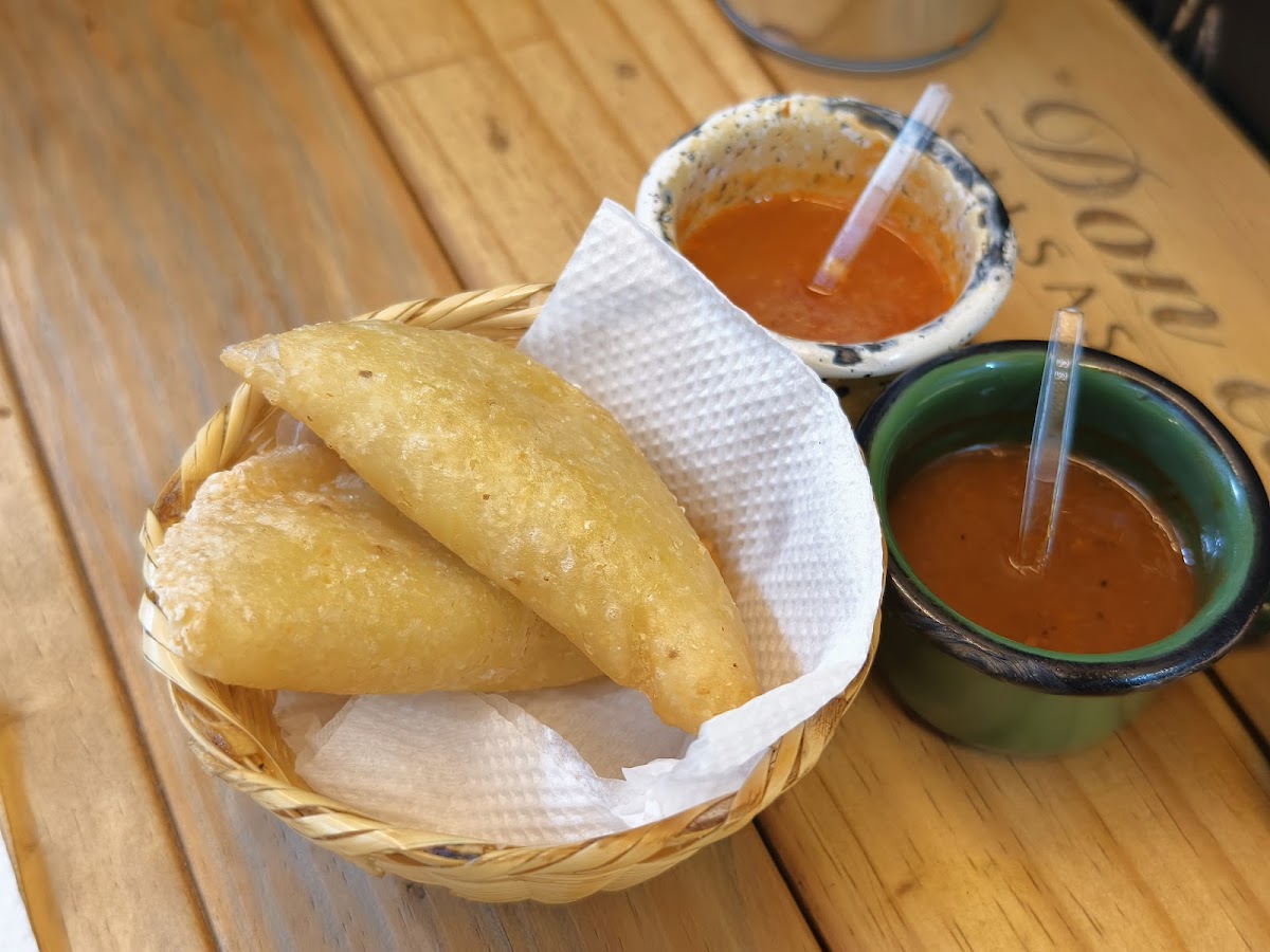 Empanadas Y Ají Don Camilo-4