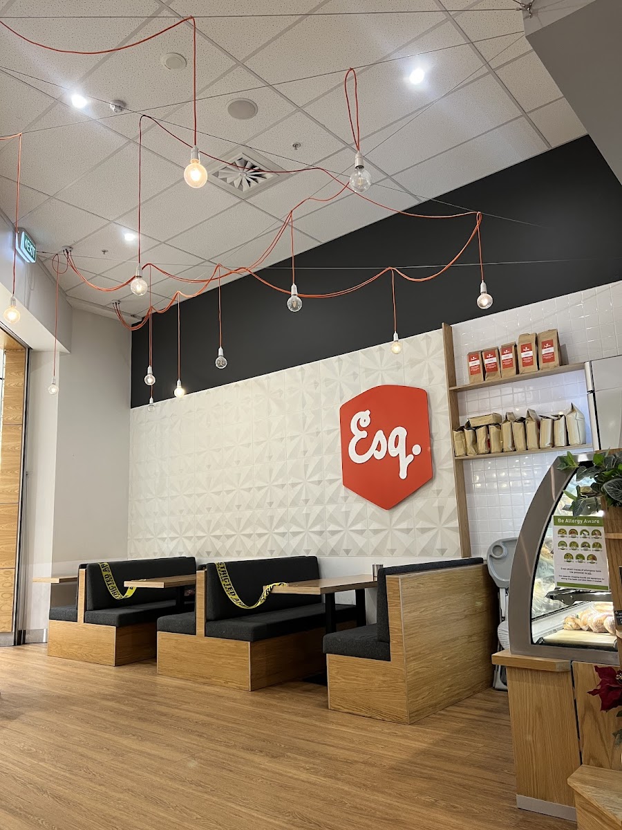 Esquires Cafe - The Hub-4