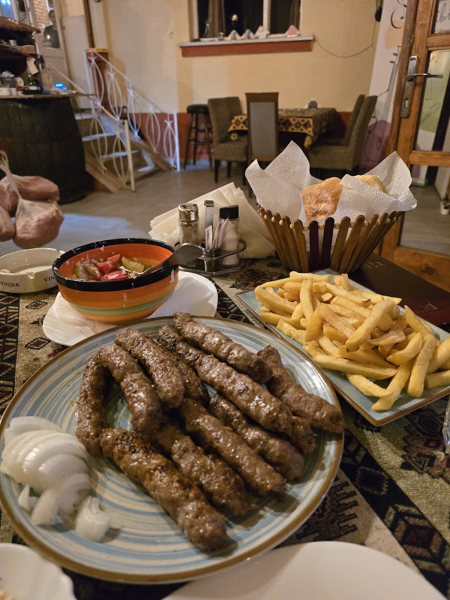 Etno Restoran 'naša Kuća'-10