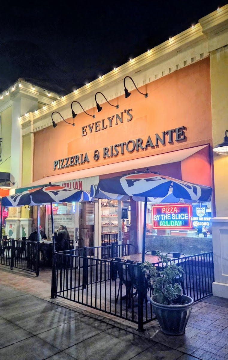 Evelyn's Pizza