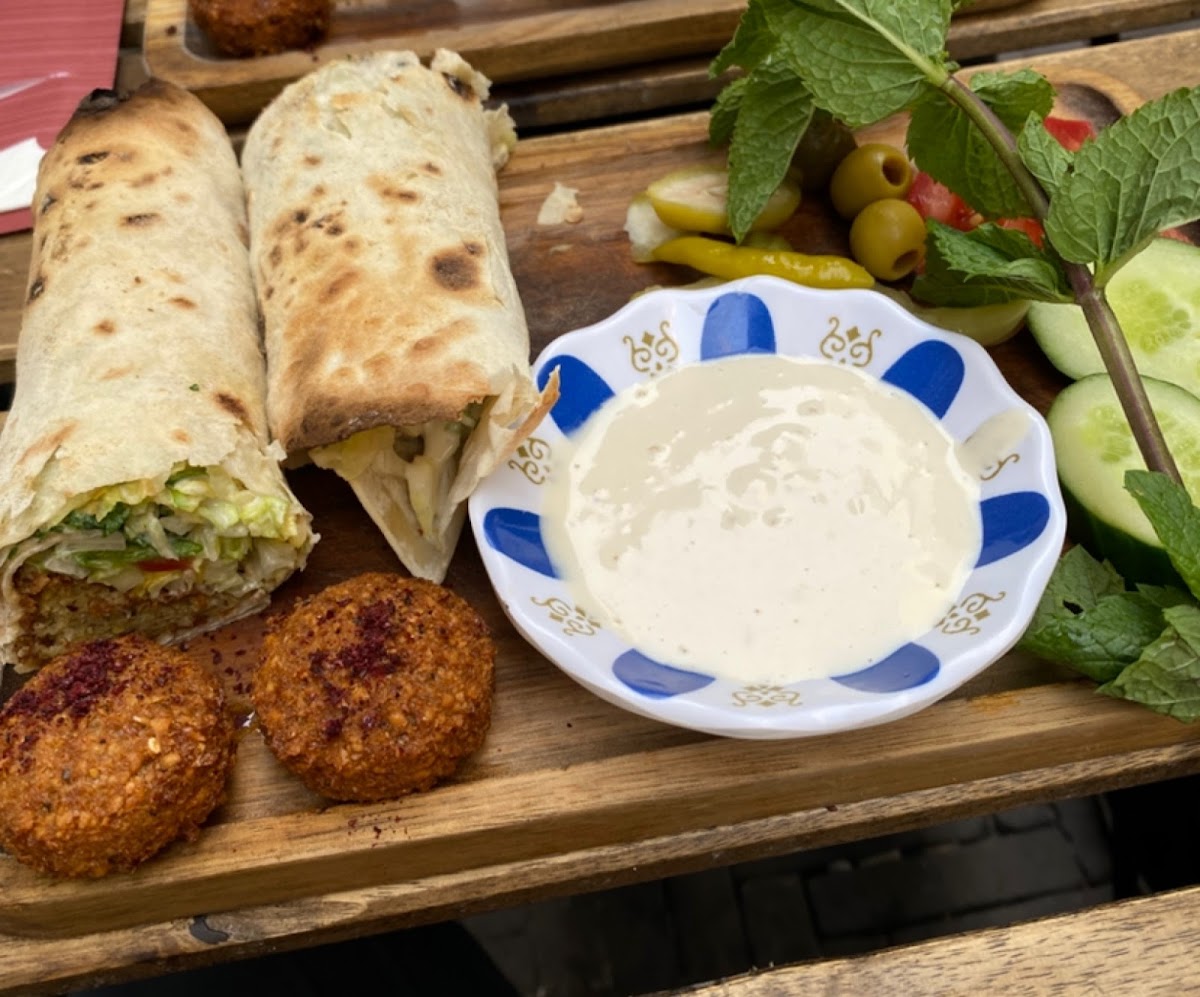 Falafel En Hummus-4