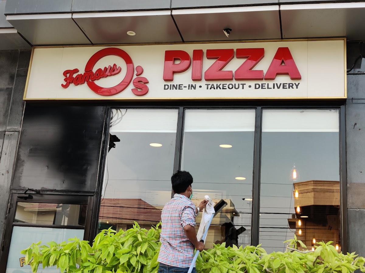 Famous O's Pizza - Dha
