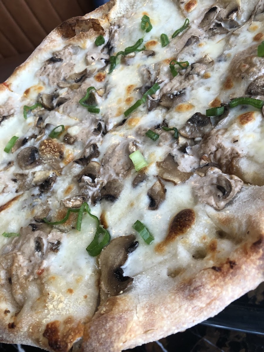 Famous O's Pizza - Dha-10