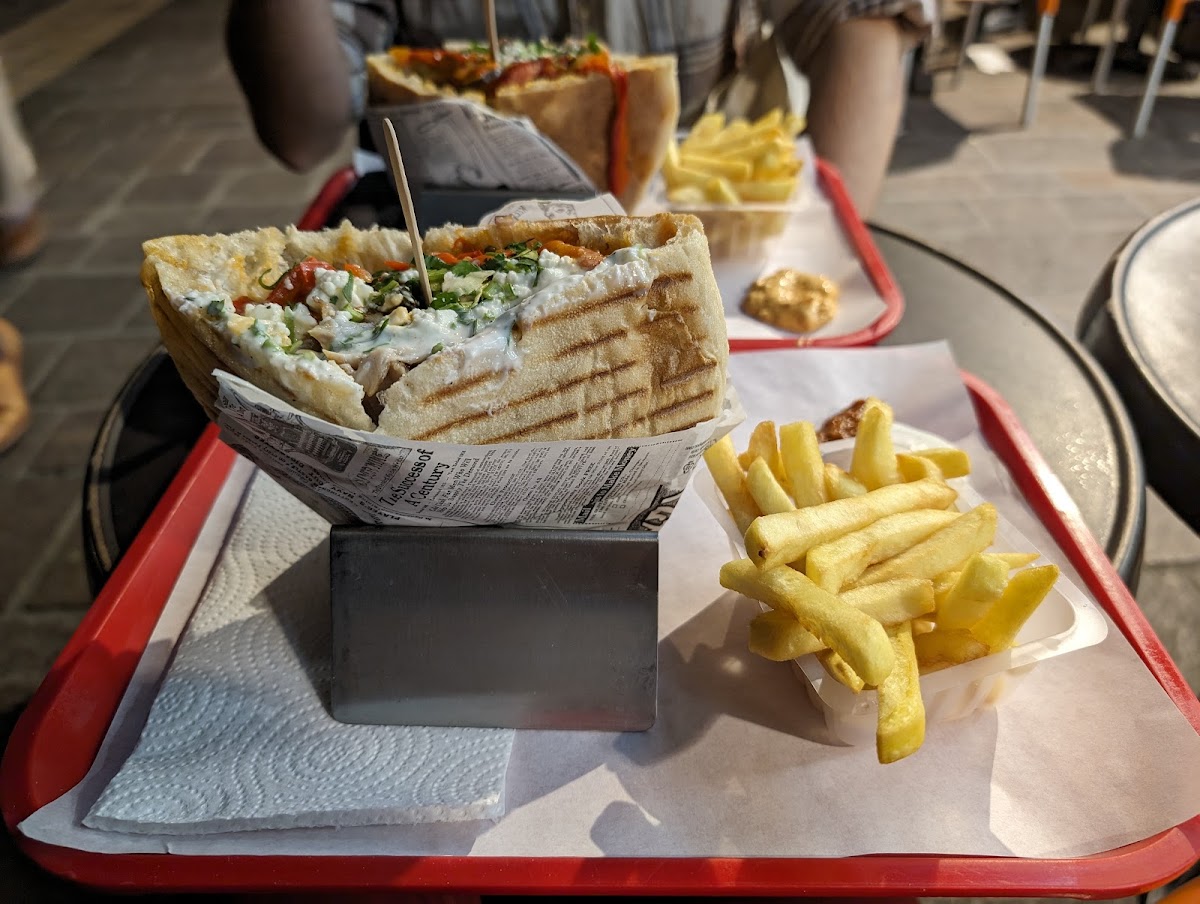 Fast-Food L'oasis Sandwich-5