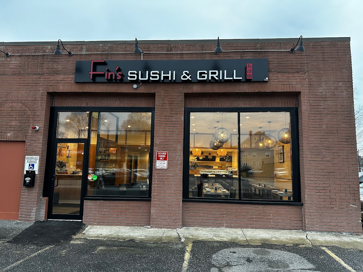 Fin's Sushi And Grill