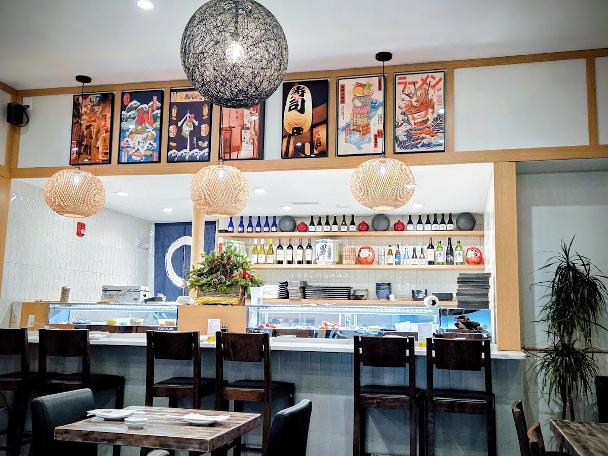 Fin's Sushi And Grill-3
