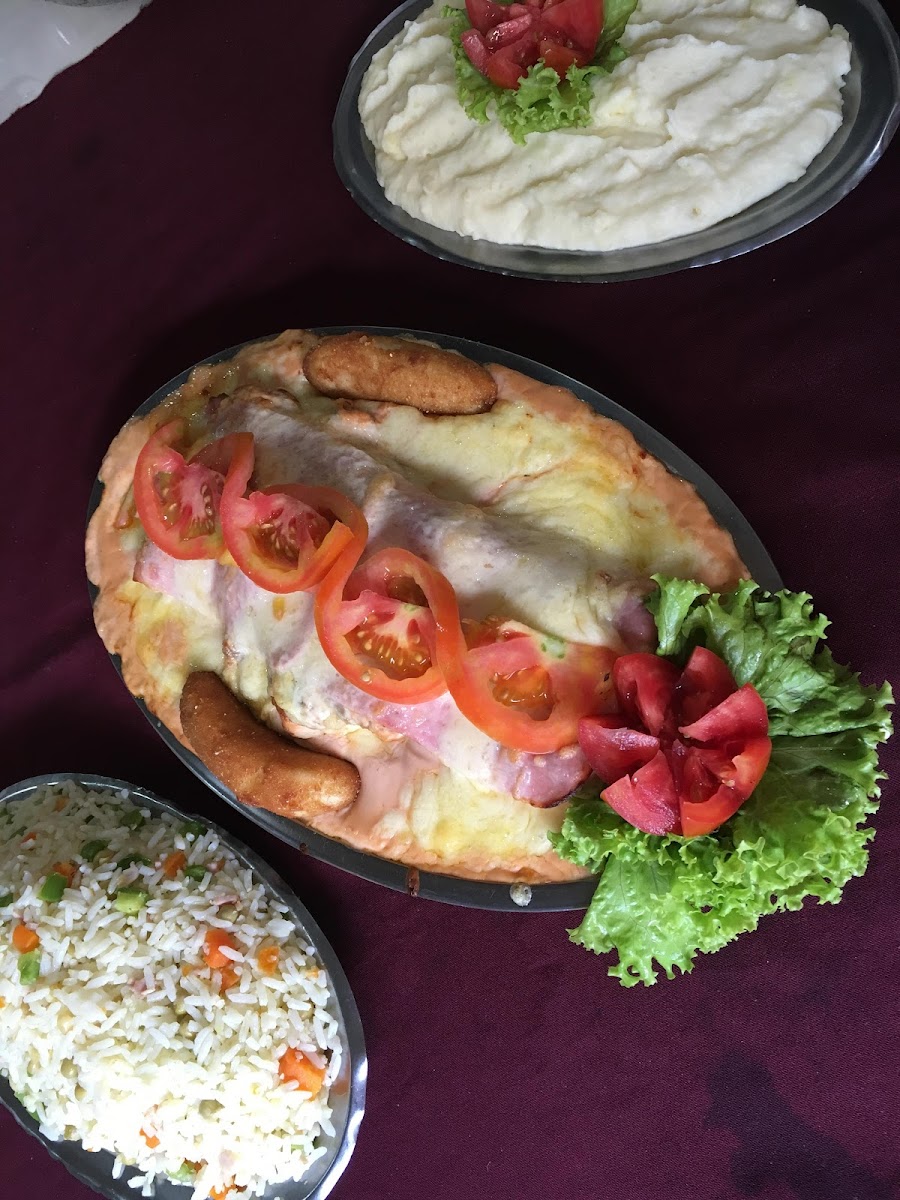 Flana's Restaurante E Pizzaria / Sushibar-9