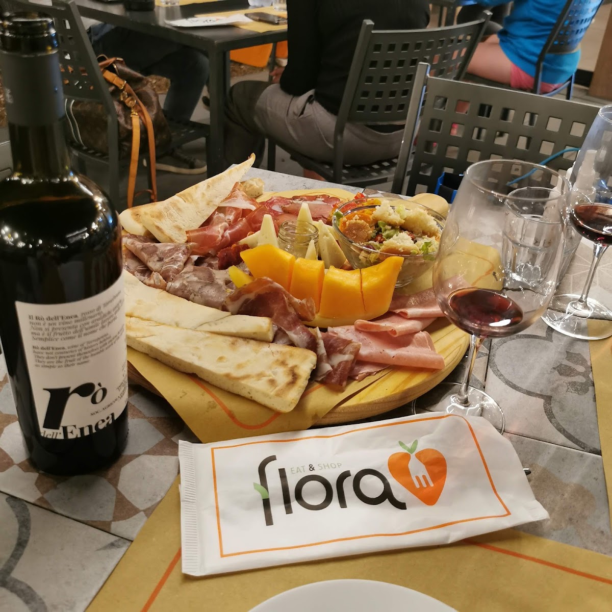 Flora Eat And Shop-8