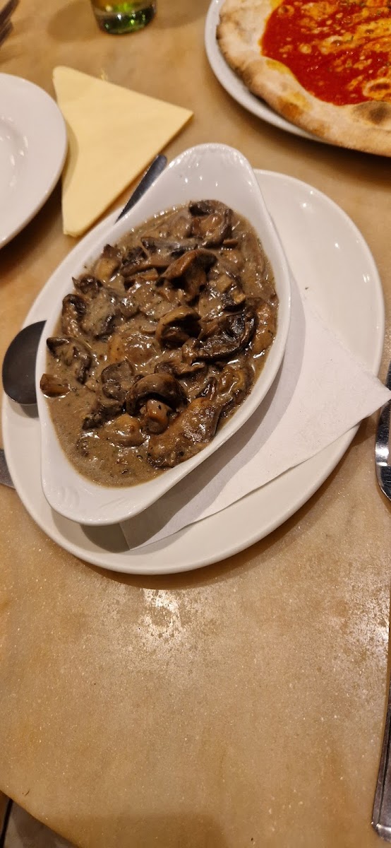 Florios Pizzeria-8