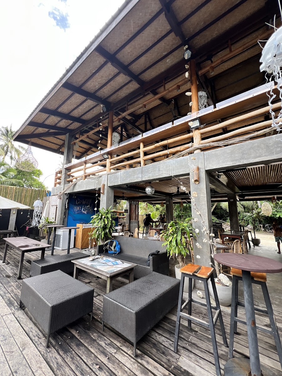 Flow Pool Bar & Resto