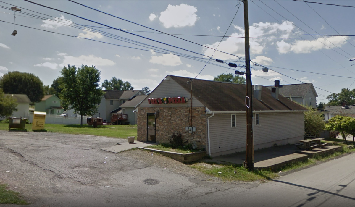 Fox's Pizza Den-3