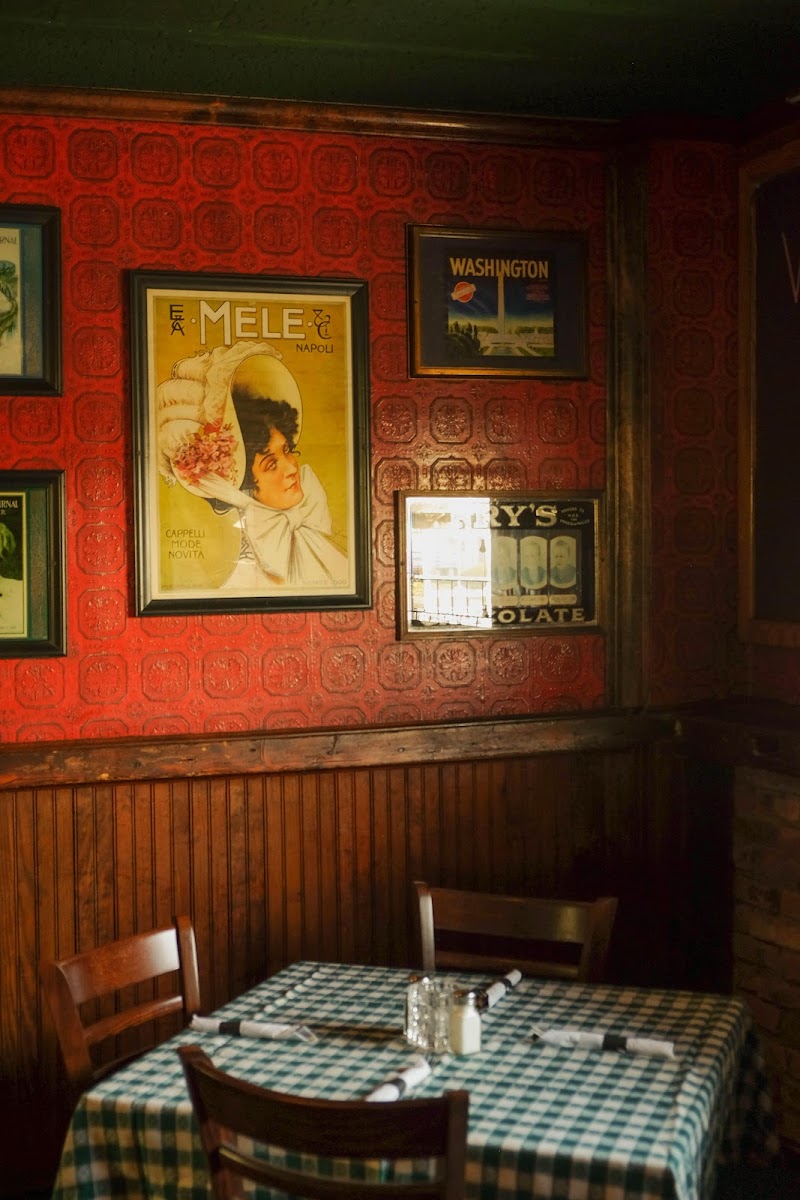 Frankie's Bar & Grill